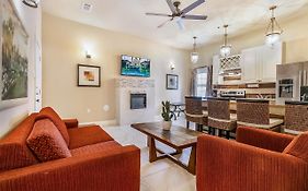 St Charles Spacious Condo In The Heart Of The City